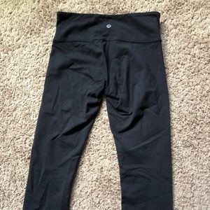 SOLD: Lululemon black crop leggings size 4